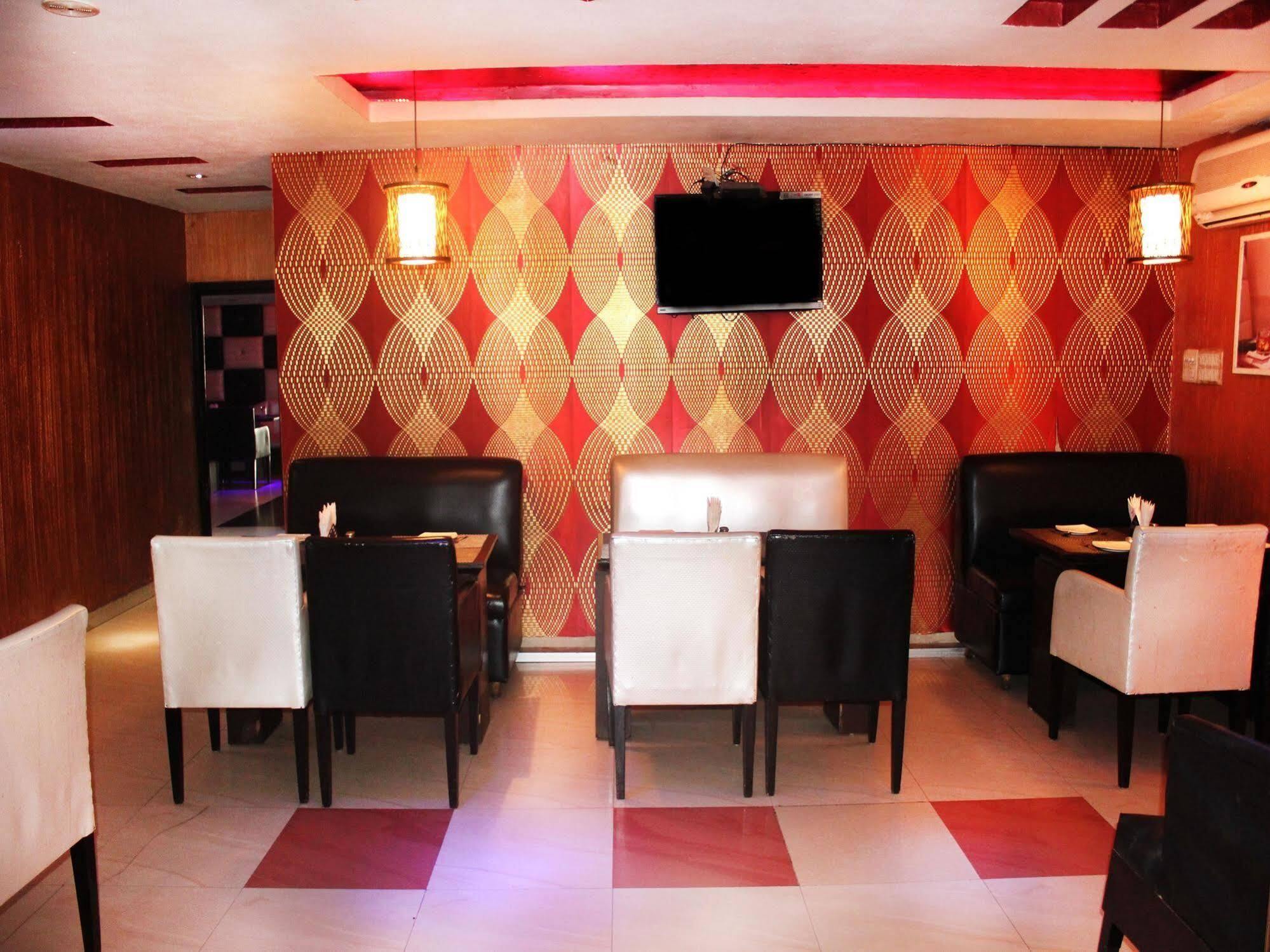 Hotel Rajmandir Faridabad Exteriör bild