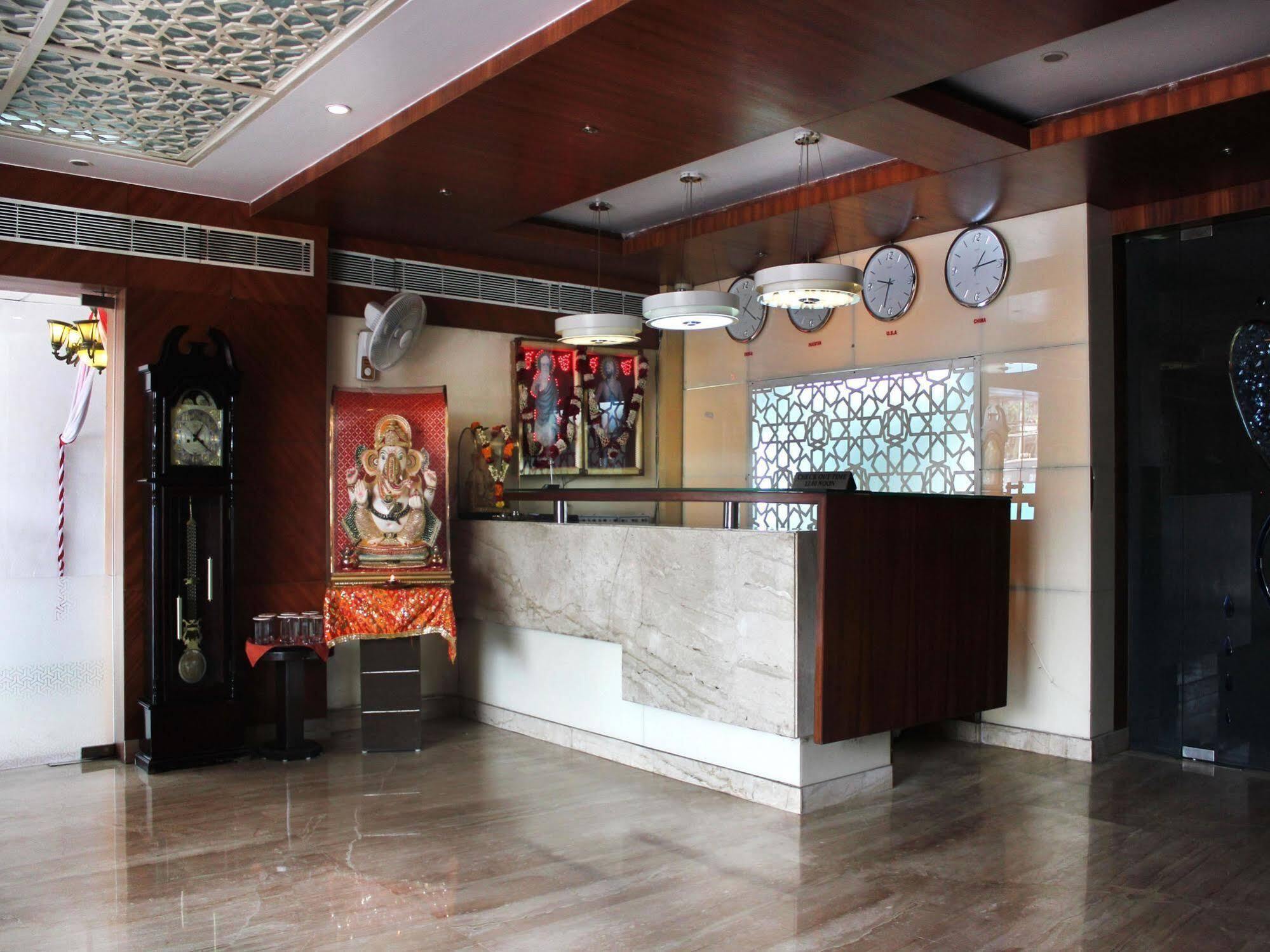 Hotel Rajmandir Faridabad Exteriör bild