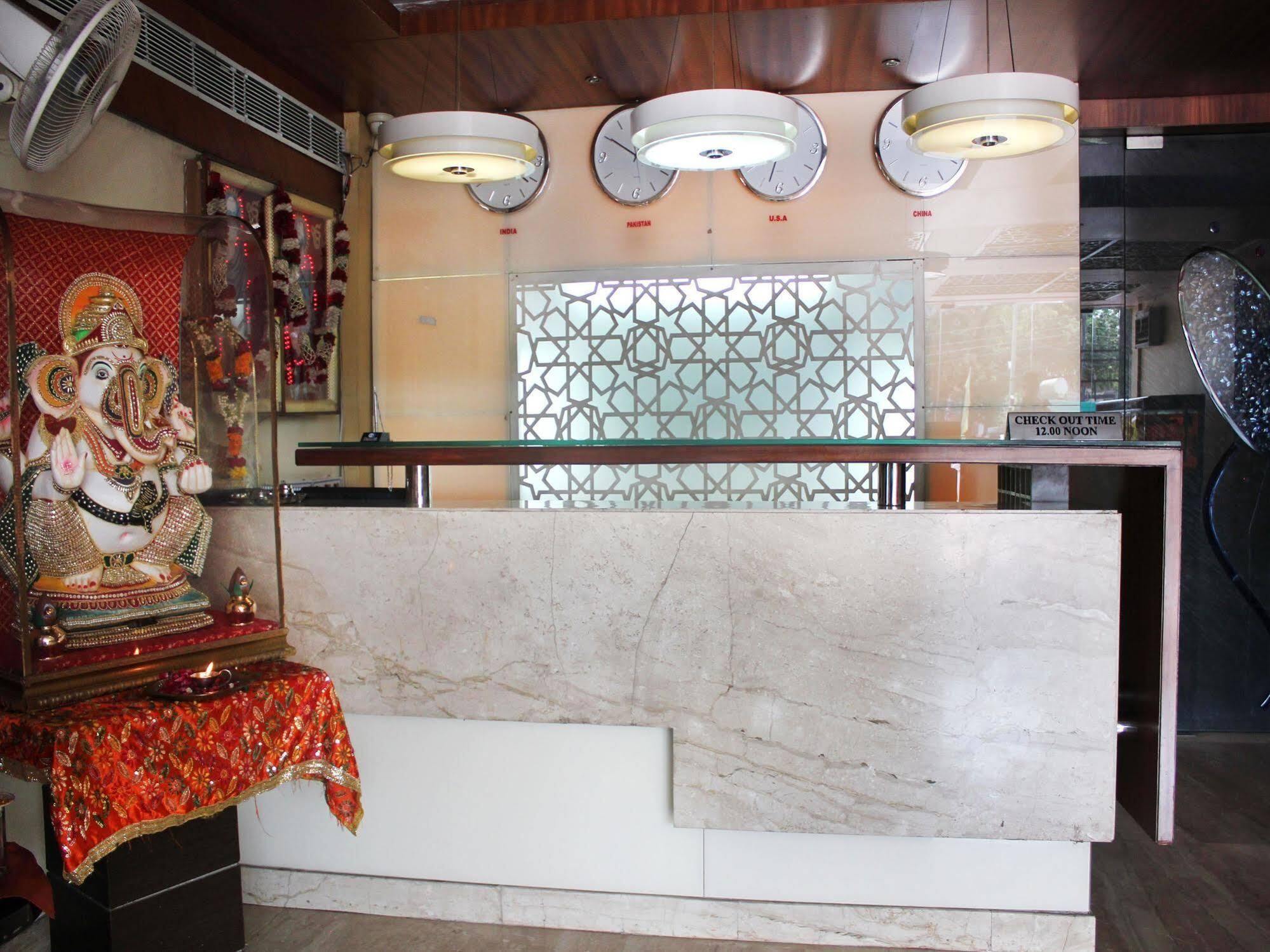 Hotel Rajmandir Faridabad Exteriör bild