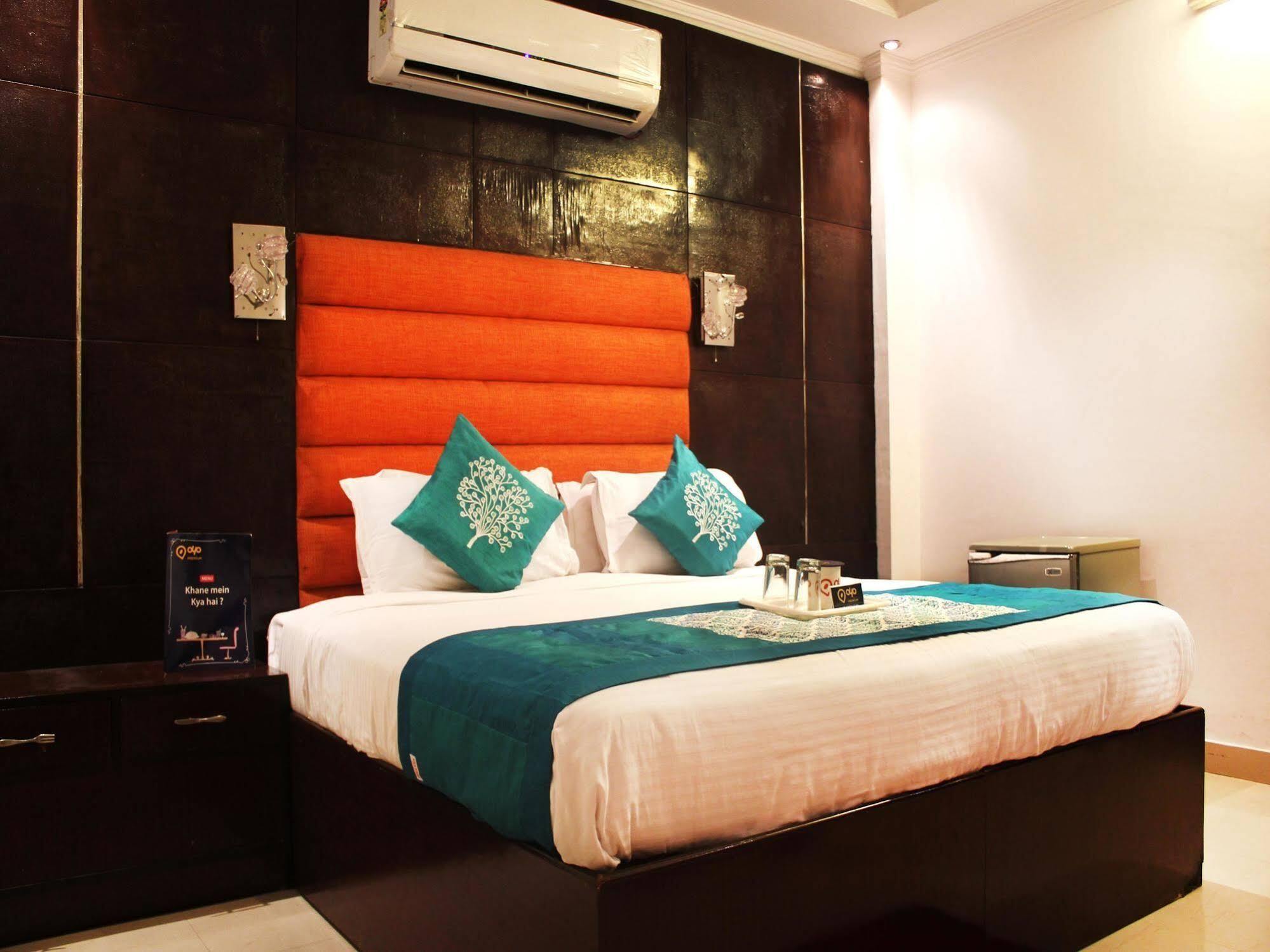 Hotel Rajmandir Faridabad Exteriör bild