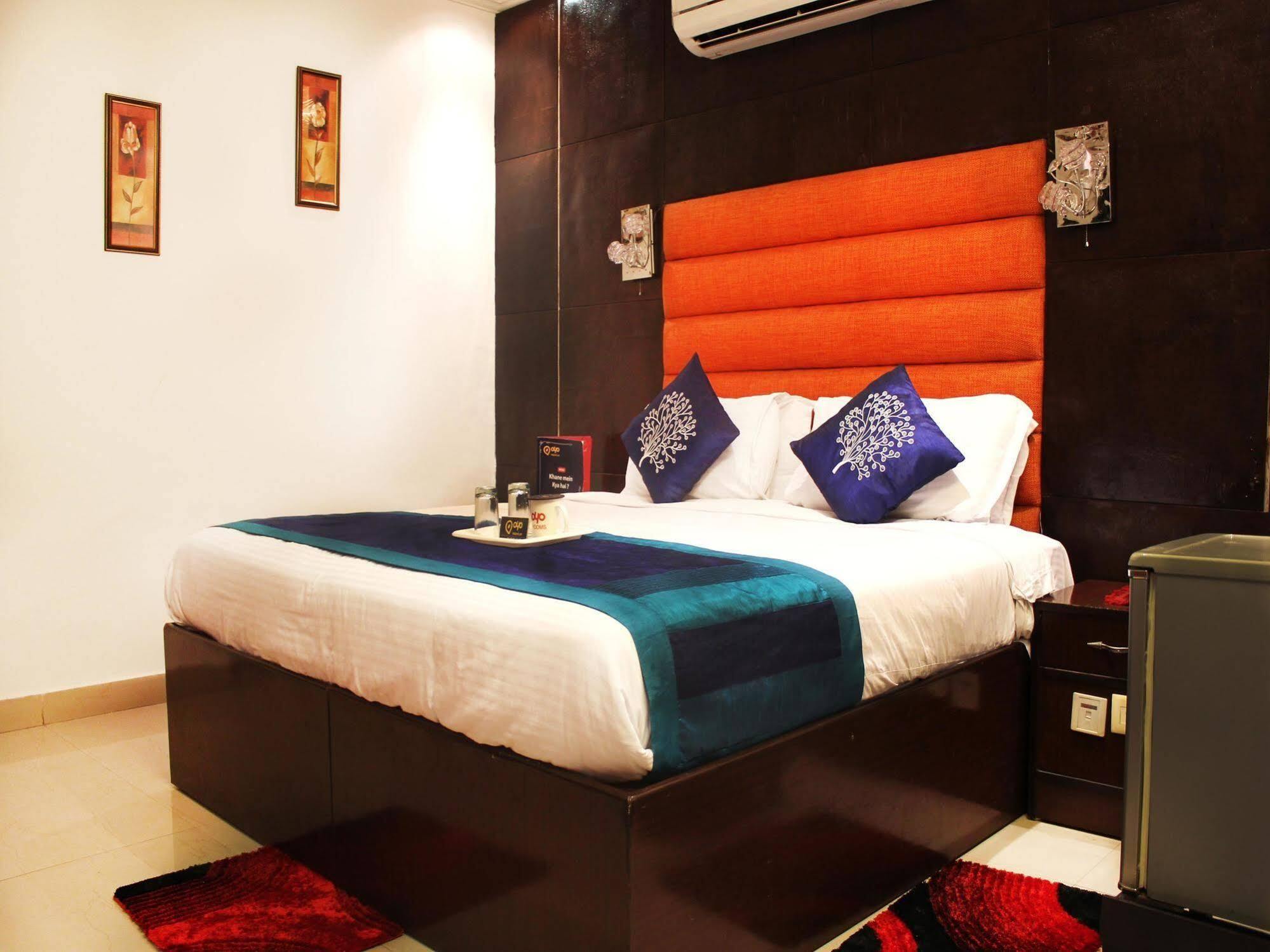 Hotel Rajmandir Faridabad Exteriör bild