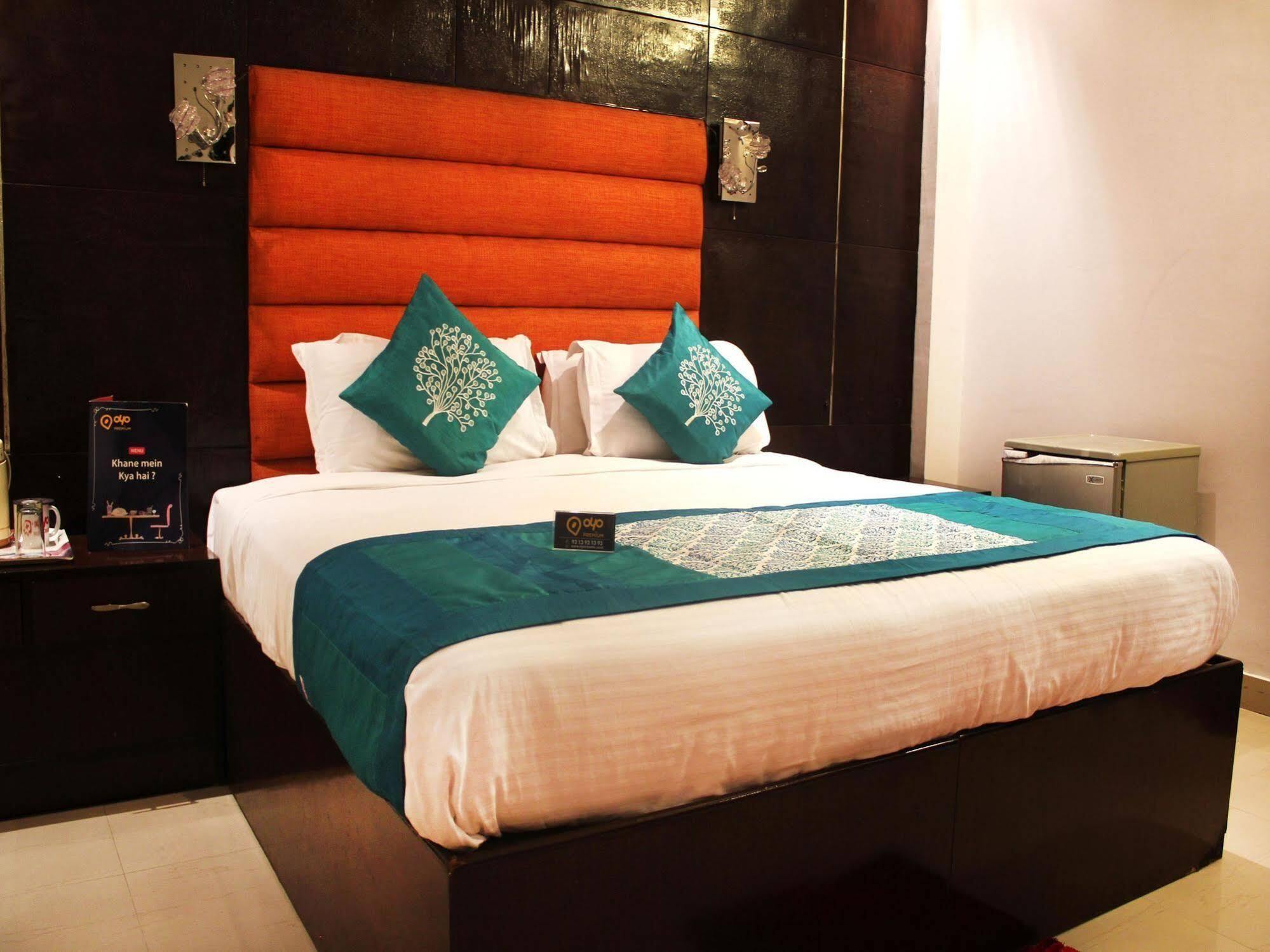 Hotel Rajmandir Faridabad Exteriör bild